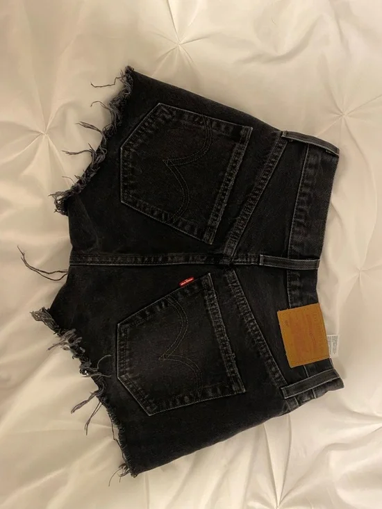 Levi 501 black jean short - Picture 2 of 3